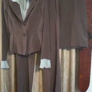 Suite 3 piece, 7/8pants,skirt,blazer,inlay top